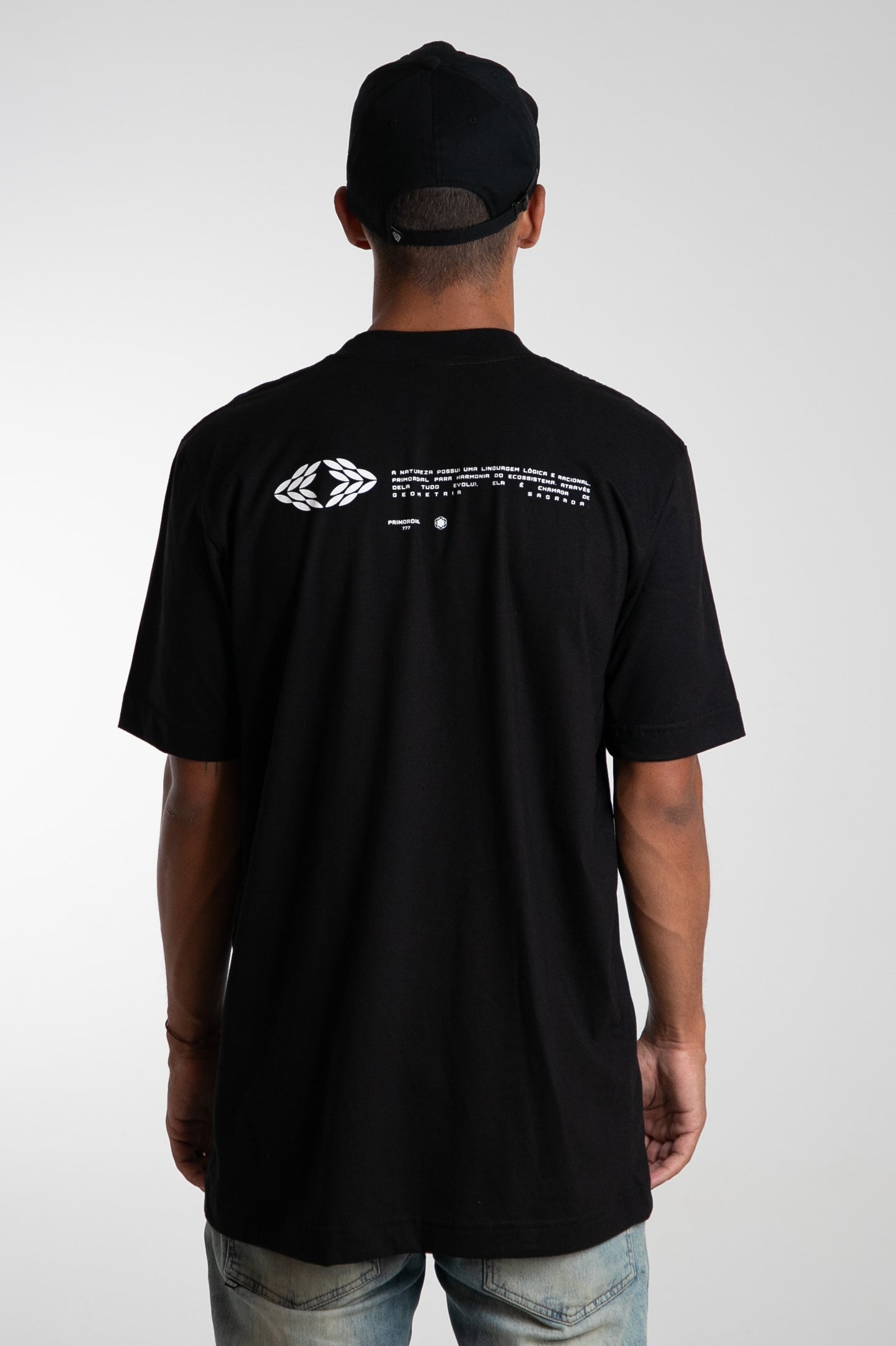 Camiseta Section T "GEOMETRIA777" - preta