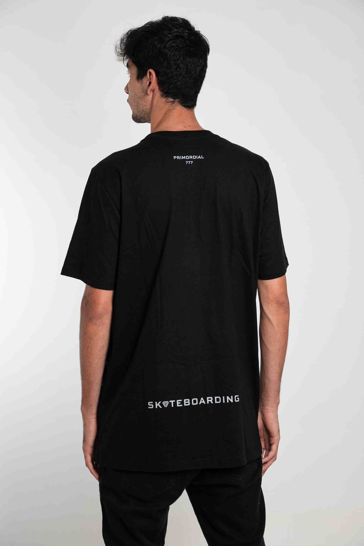 Camiseta "SKATEBOARDING" preta