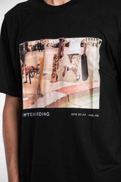 Camiseta "SKATEBOARDING" preta