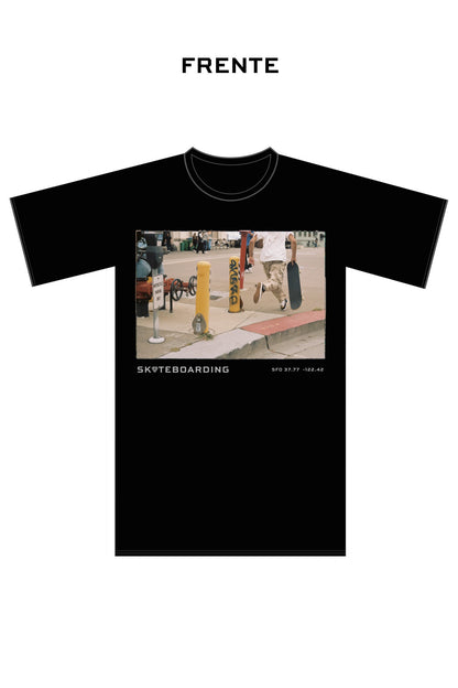 Camiseta "SKATEBOARDING" preta